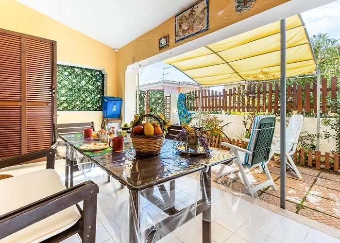 Guesthost - La Collina - Yellow Apartment! * 빌라시미우스