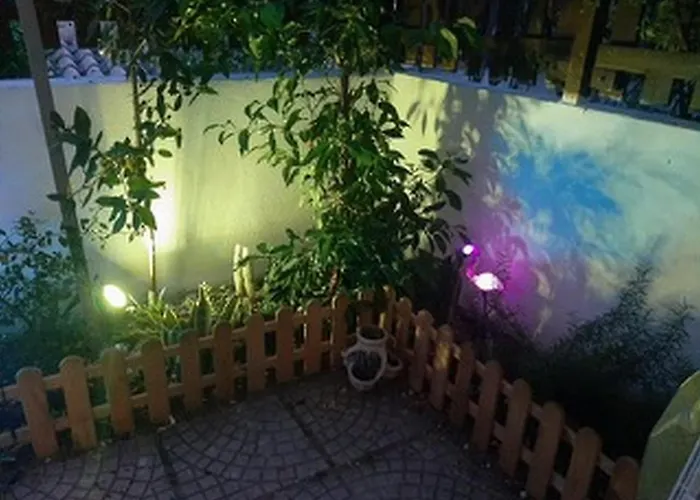 Guesthost - La Collina - Yellow Apartment!