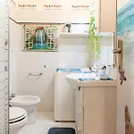 Guesthost - La Collina - Yellow Apartment! 아파트