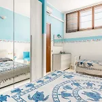 Guesthost - La Collina - Yellow Apartment! 빌라시미우스