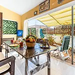 Guesthost - La Collina - Yellow Apartment! * 빌라시미우스