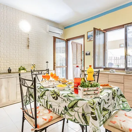 Apartment Guesthost - La Collina - Yellow Apartment!