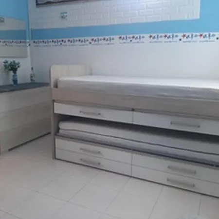 Guesthost - La Collina - Yellow Apartment!