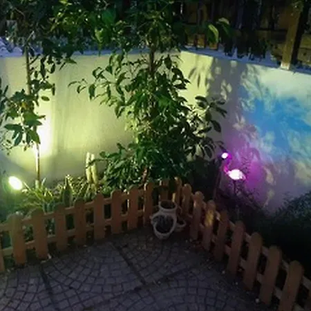 Guesthost - La Collina - Yellow Apartment!