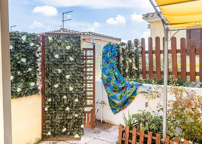 Guesthost - La Collina - Yellow Apartment! *