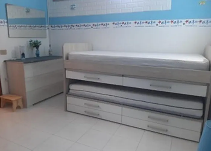 Guesthost - La Collina - Yellow Apartment!